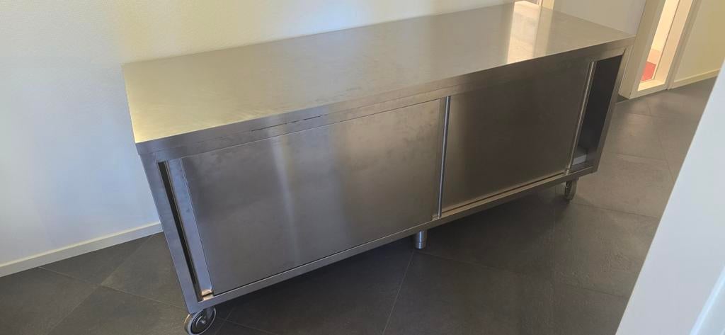 RVS werktafel met opbergruimte, Zakelijke goederen, Horeca | Keukenapparatuur, Ophalen, Gebruikt, RVS Meubilair