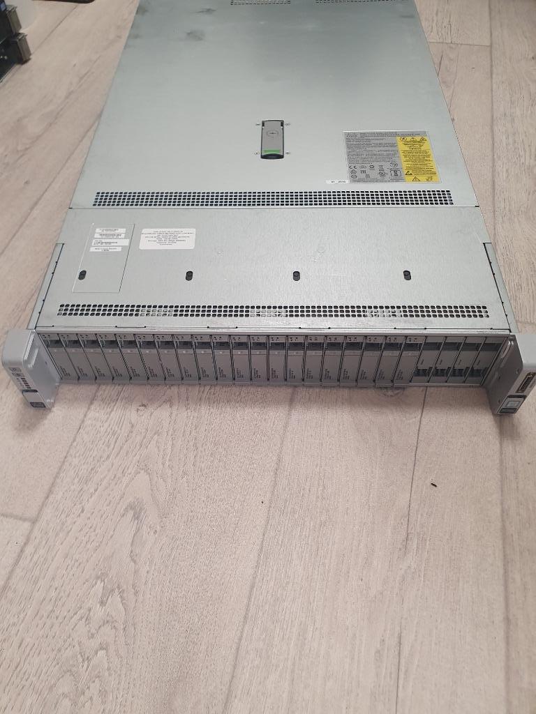 Cisco 24-bay server met 40vpu, 32g ram, 18x 300g sas, Computers en Software, Servers, Ophalen, 6tb, 2 tot 3 Ghz, 32 GB