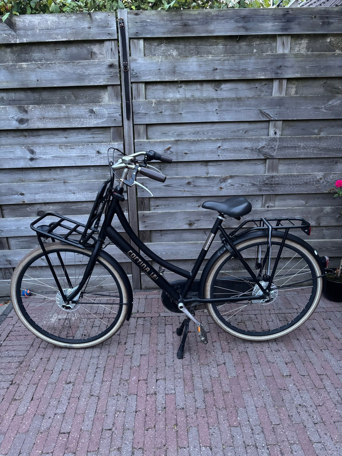 Cortina U4 D57 Damesfiets Jet Black Matt ND7, Versnellingen, 56 cm of meer, Zo goed als nieuw, Trommelrem