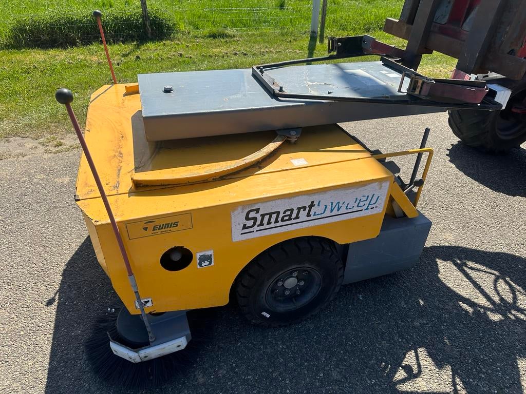 SmartSweep veegmachine - voor shovel of heftruck, Ophalen, Zo goed als nieuw