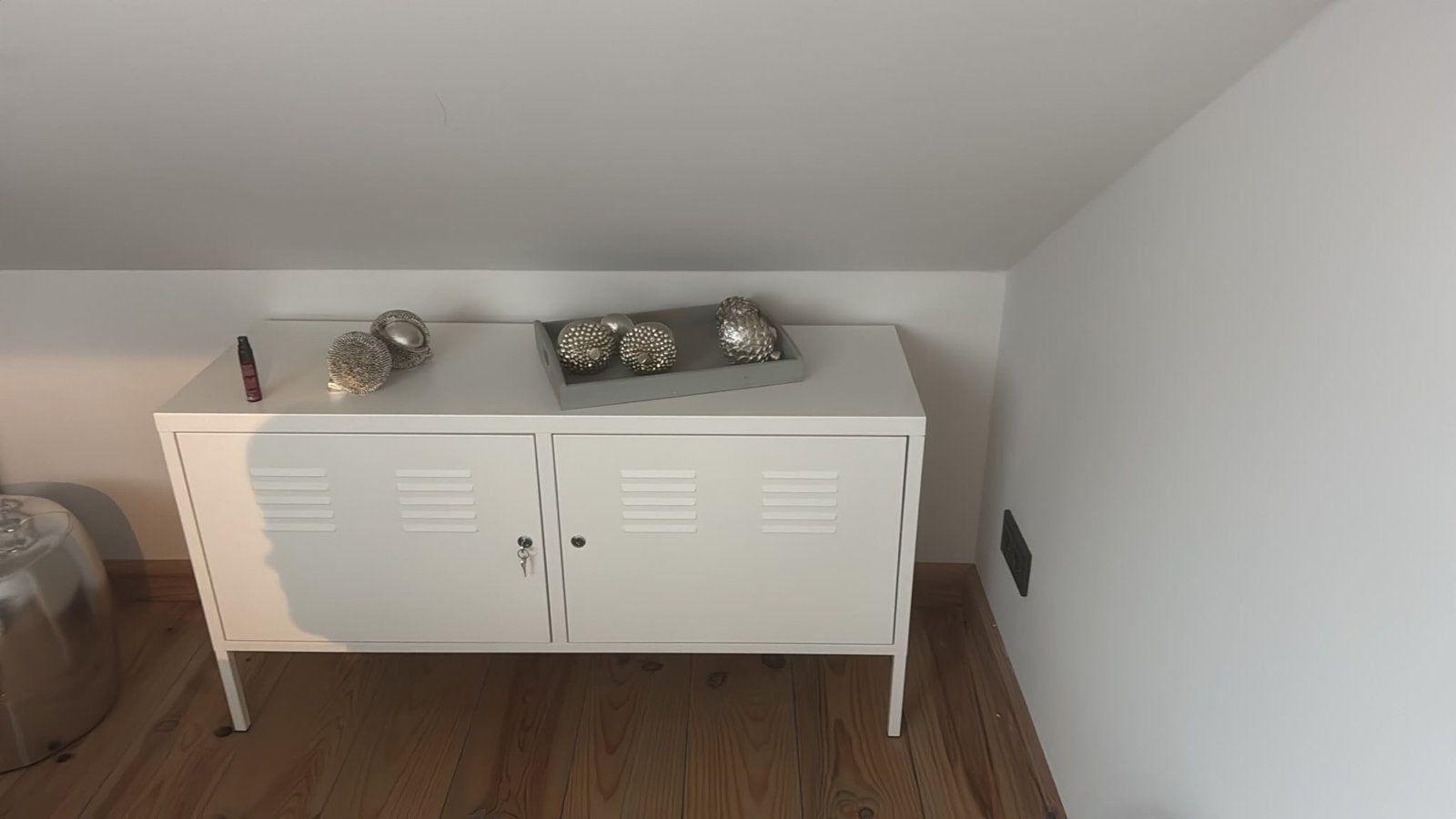 Twee witte IKEA kastjes, Ophalen, Zo goed als nieuw