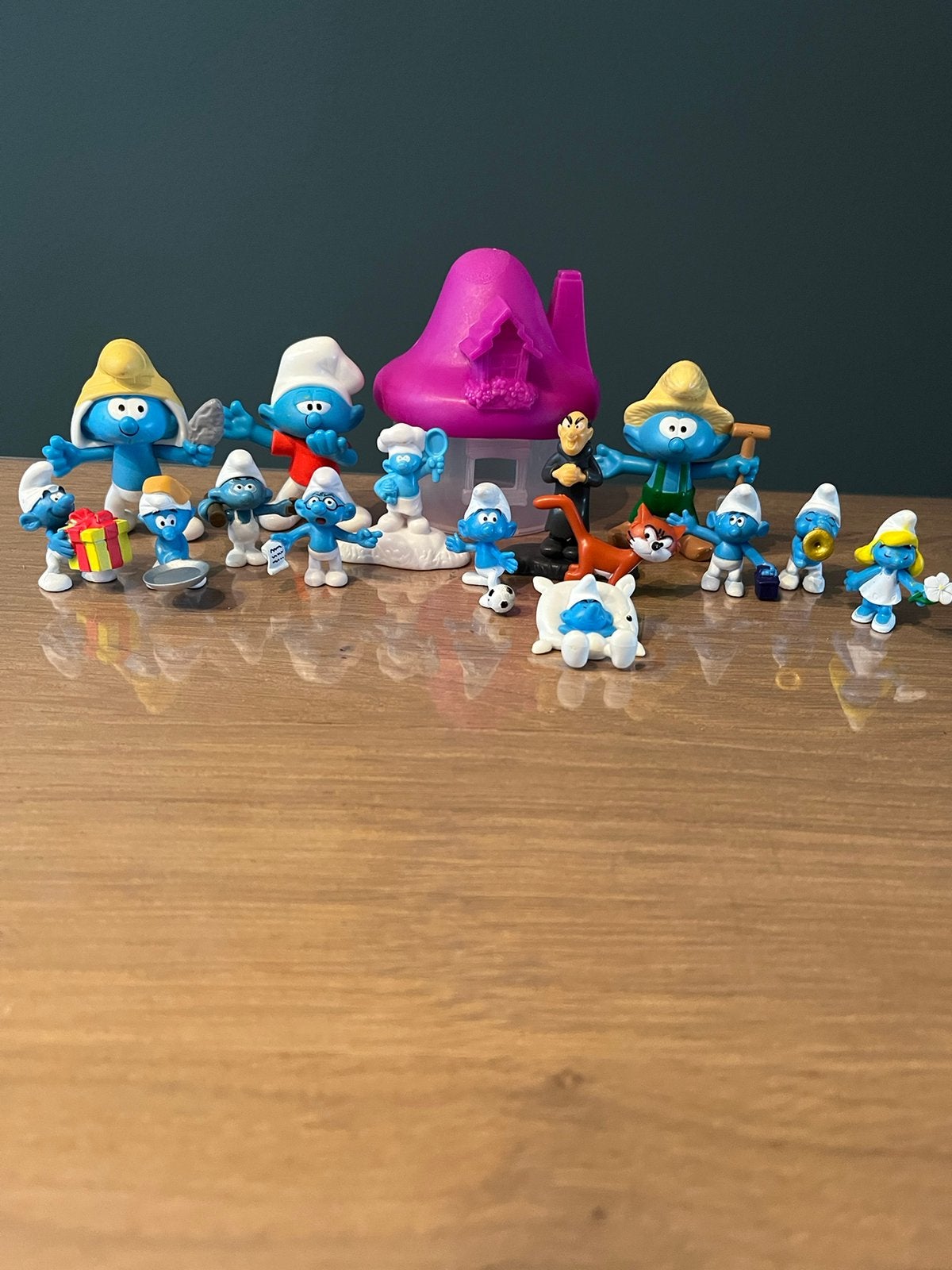 Leuke set Smurfen en huisje, Ophalen of Verzenden, Verschillende Smurfen, Poppetje, Figuurtje of Knuffel