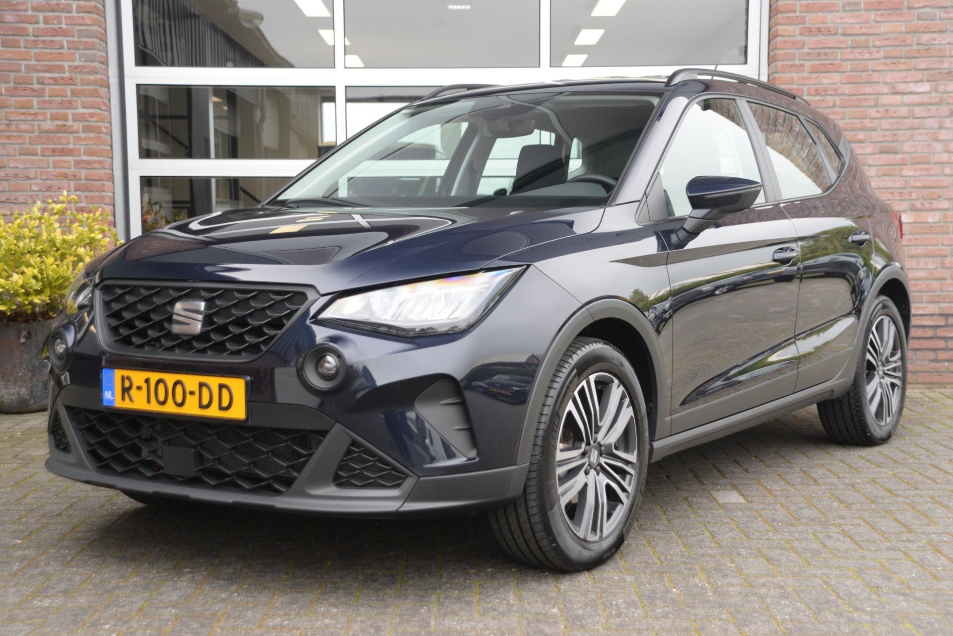 Seat Arona 1.0 TSI Style | Carplay | Park Assist | Climate c, Auto's, Dealer onderhouden, Gebruikt, 95 pk, Blauw