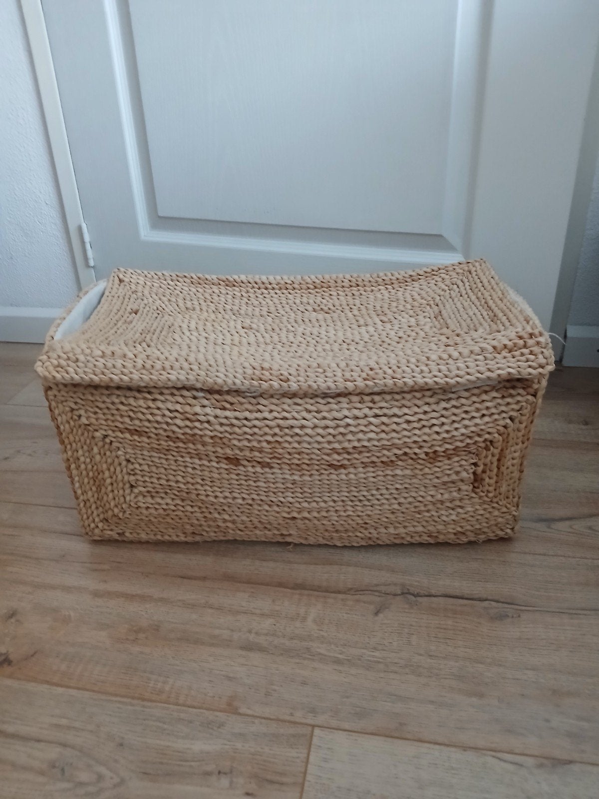 Rieten Mand met Deksel., Ophalen of Verzenden, Gebruikt, Rechthoekig, Riet