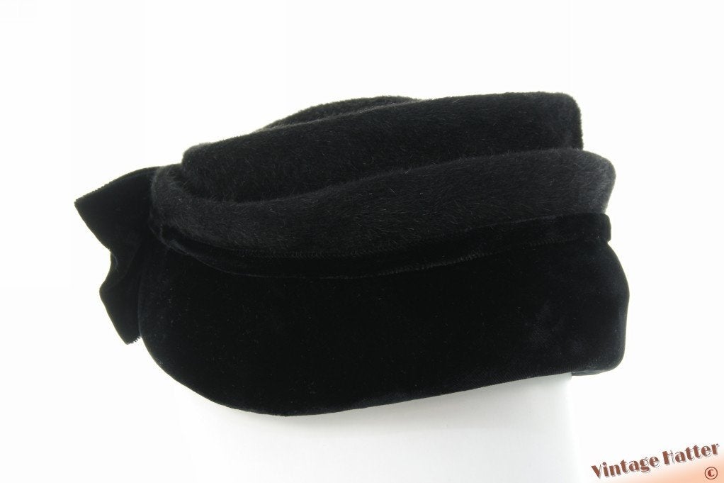 vintage Dames cocktailhoed zwart haarvilt en fluweel 54-55 S, Ophalen of Verzenden, Zo goed als nieuw, 55 cm (S, 6⅞ inch) of minder