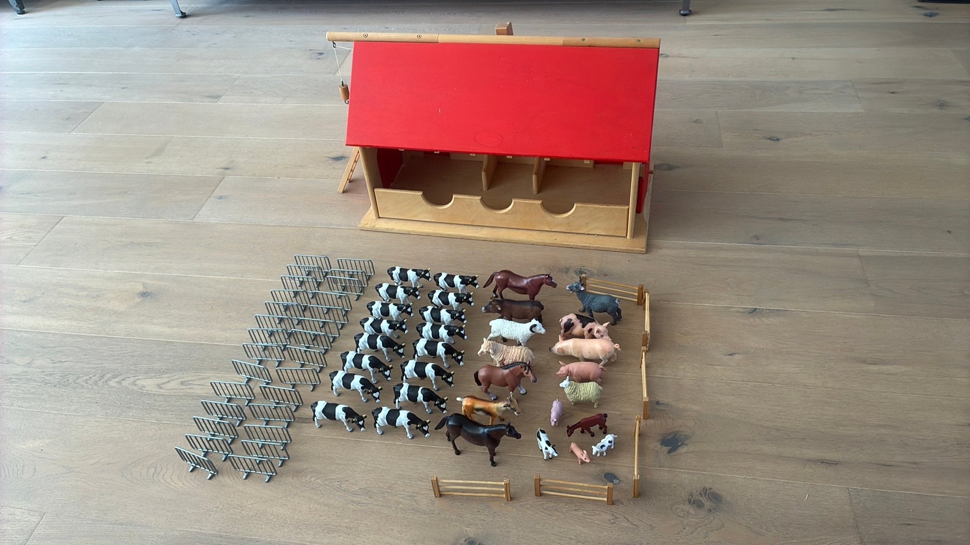 Houten boerderij met speelgoed dieren incl hekjes, Ophalen, Zo goed als nieuw, Jongen of Meisje