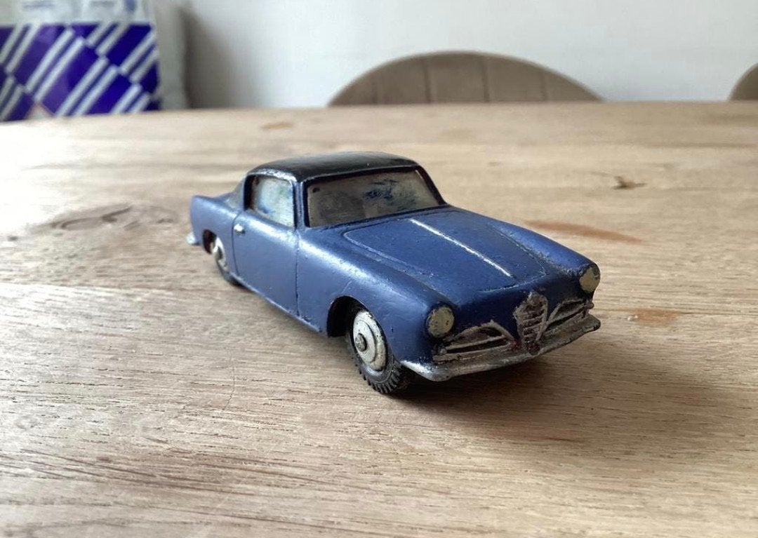 Dinky Toys Alfa Romeo 1900 Super Sprint nr. 24J repaint, Hobby en Vrije tijd, Modelauto's | 1:43, Ophalen of Verzenden, Gebruikt
