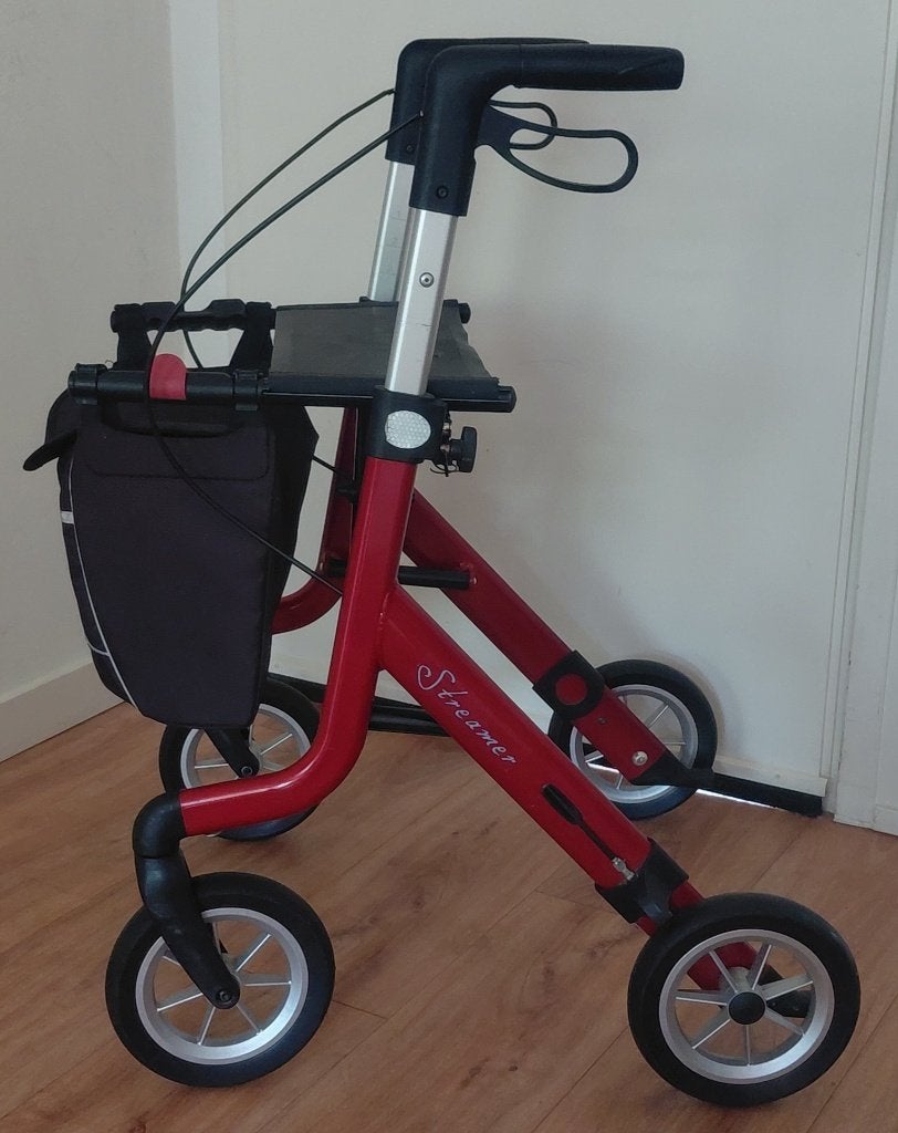 Rollator Merk: Streamer L + Tas ( Lichtgewicht 6.5 kg ! ), Diversen, Rollators, Zo goed als nieuw, Lichtgewicht, Opvouwbaar, Ophalen of Verzenden