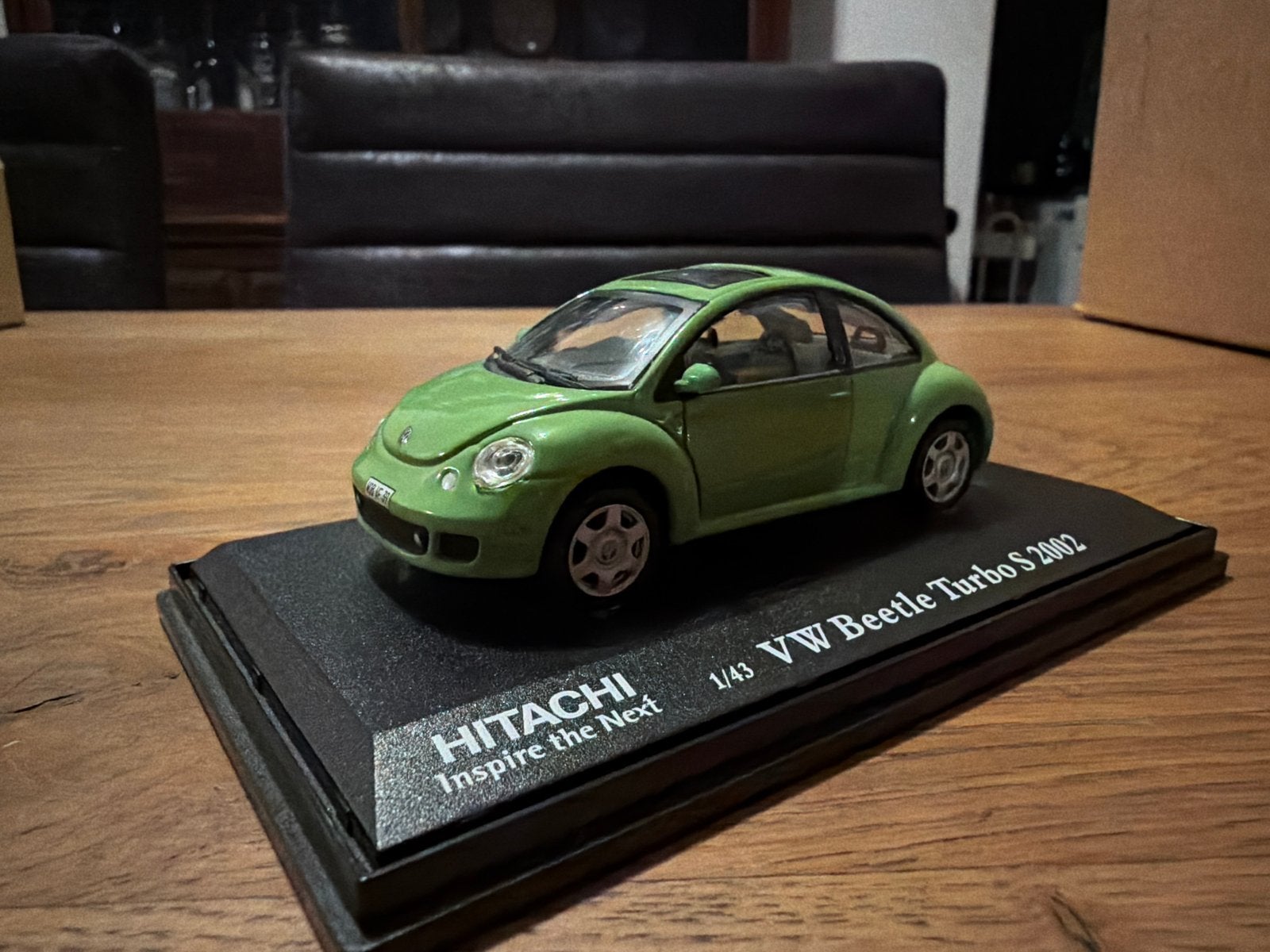 VW Beetle Turbo S 2002 modelauto 1/43 - Hitachi, Hobby en Vrije tijd, Ophalen of Verzenden, Zo goed als nieuw, Auto, Overige merken