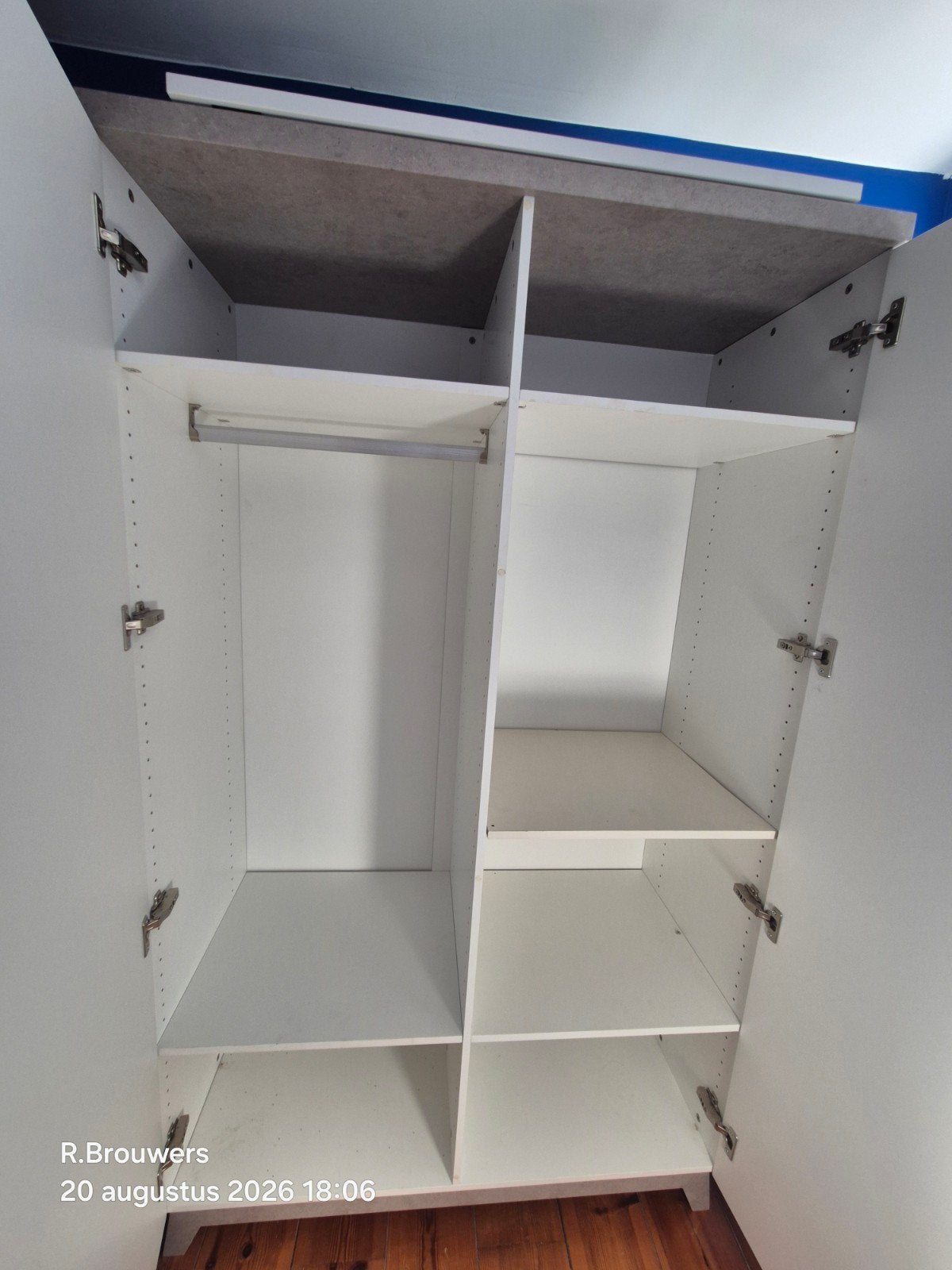 Witte kledingkast voor kinderkamer met softclose deuren, Ophalen, Gebruikt, Kast, 50 tot 70 cm