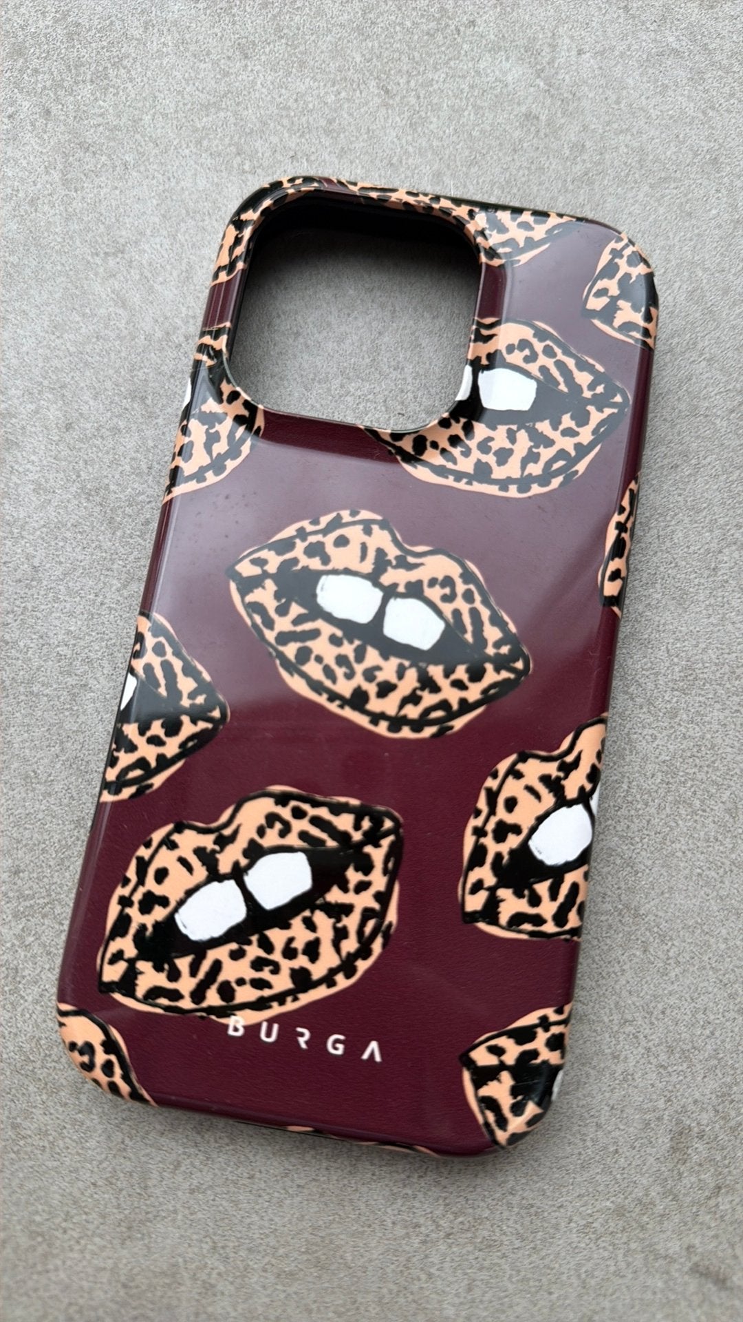 Burga hoesje Iphone 16pro burgundy / panter, Ophalen of Verzenden, Zo goed als nieuw