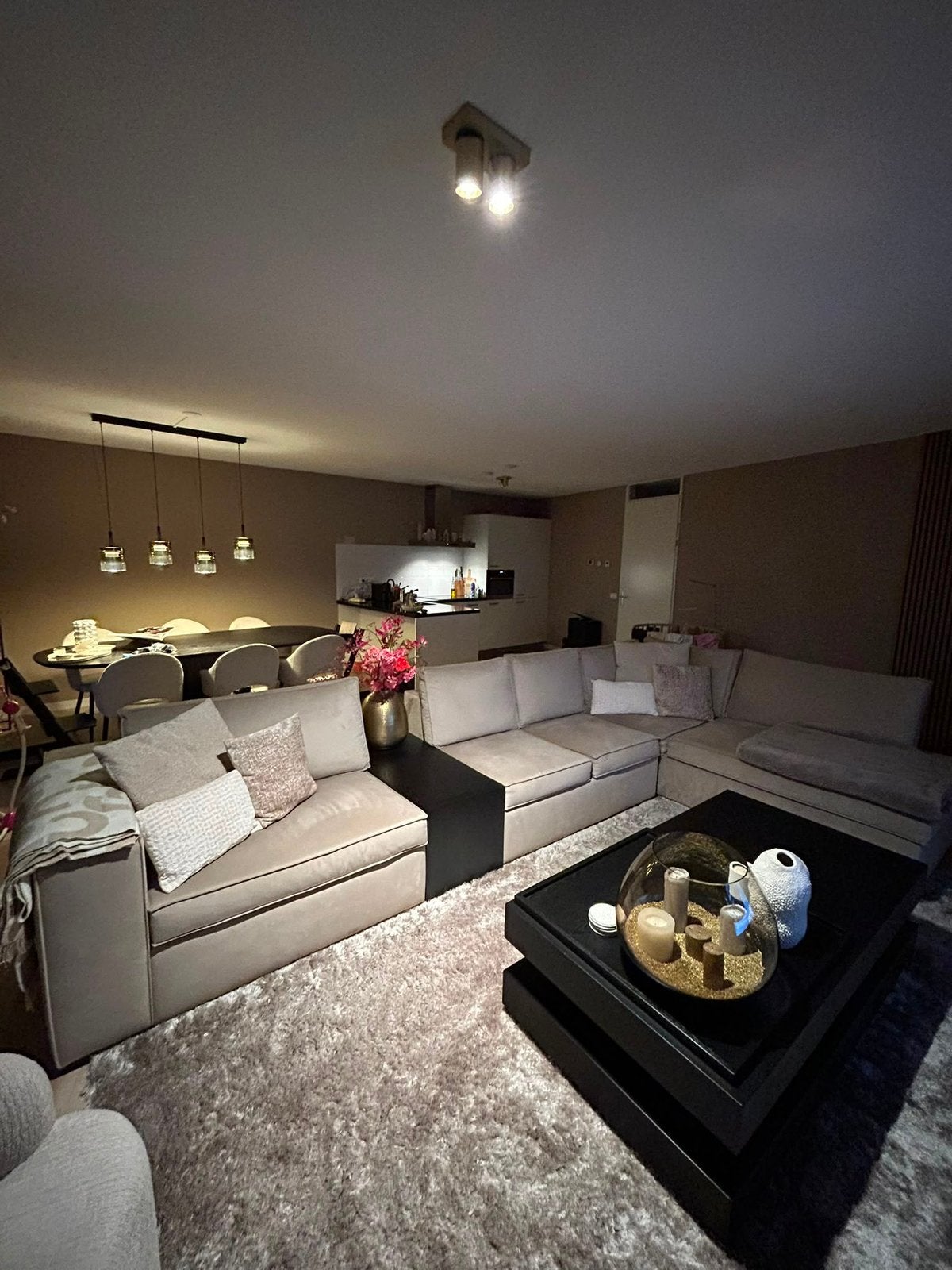 Beige velvet hoekbank, Ophalen, Hoekbank, 300 cm of meer, Zo goed als nieuw