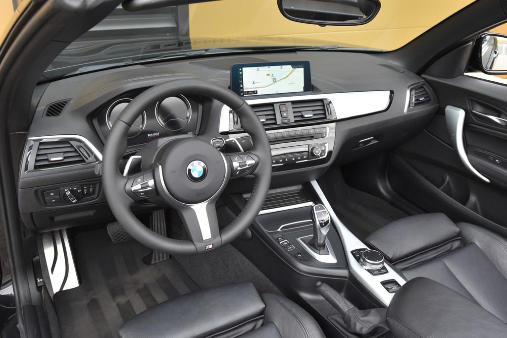 BMW 2 Serie Cabrio 220i High Executive * M Sportpakket * Nav, Automaat, 1998 cc, Achterwielaandrijving, Gebruikt
