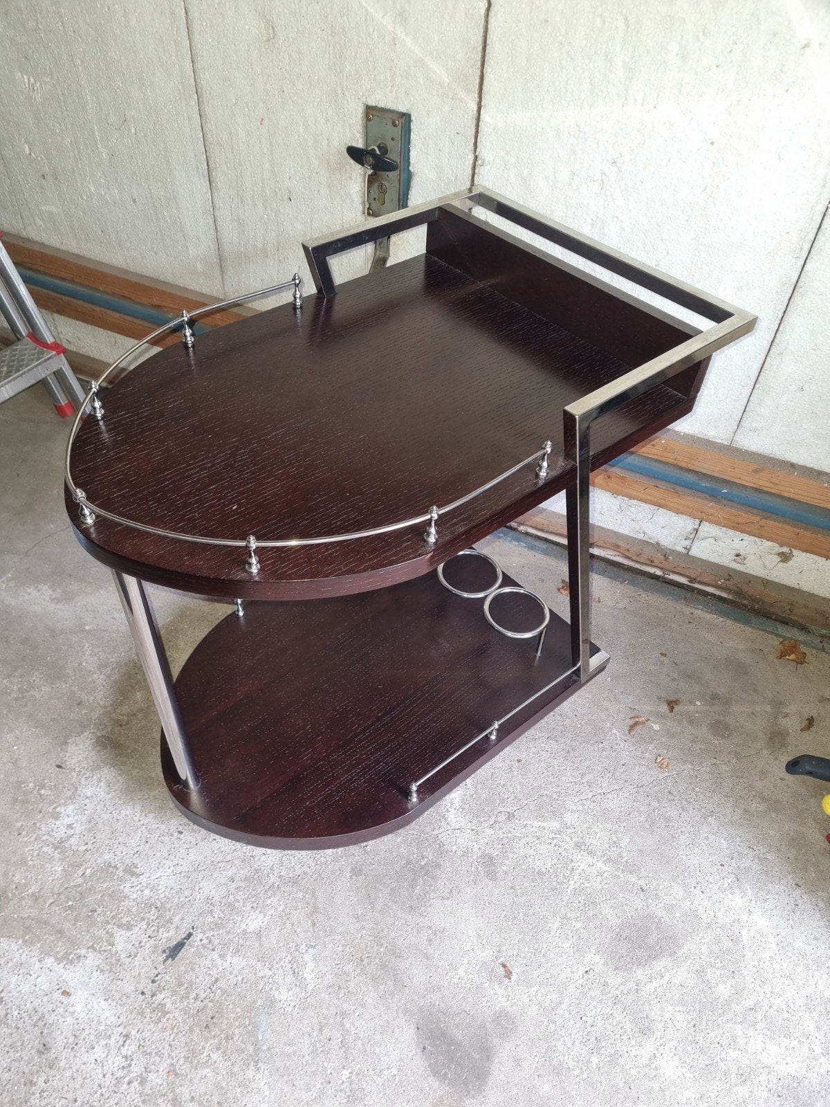 Moderne serveerwagen met donker hout en chroom, Ophalen, Gebruikt, 55 tot 75 cm, 60 cm of meer