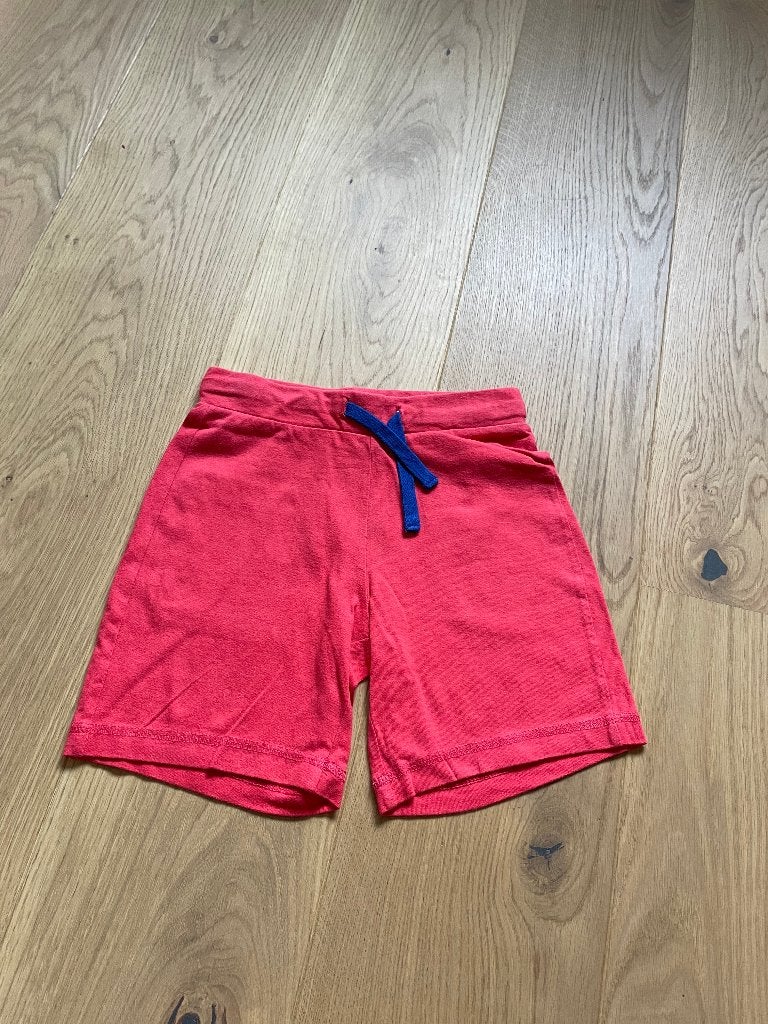 Korte broek maat 104 rood Benetton, Zo goed als nieuw, Ophalen, Broek, Jongen