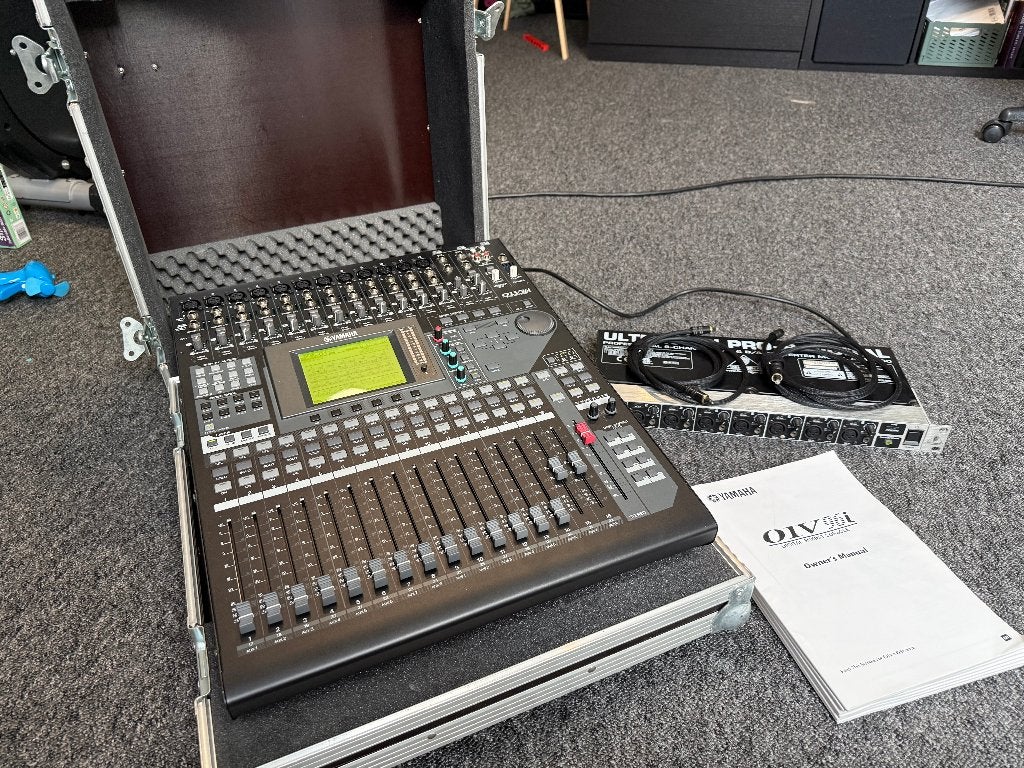 Yamaha 01V96i + ADA8000 + case, Ophalen, Zo goed als nieuw, 20 kanalen of meer, Microfooningang