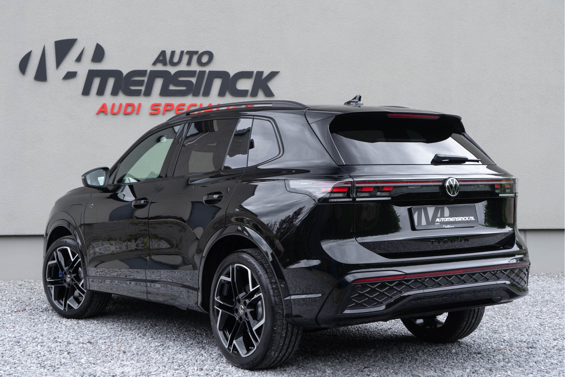 Volkswagen Tiguan 1.5 eHybrid R-Line / 5 jaar Fabrieksgarant, Zwart, 4 cilinders, Hybride Elektrisch/Benzine, SUV of Terreinwagen