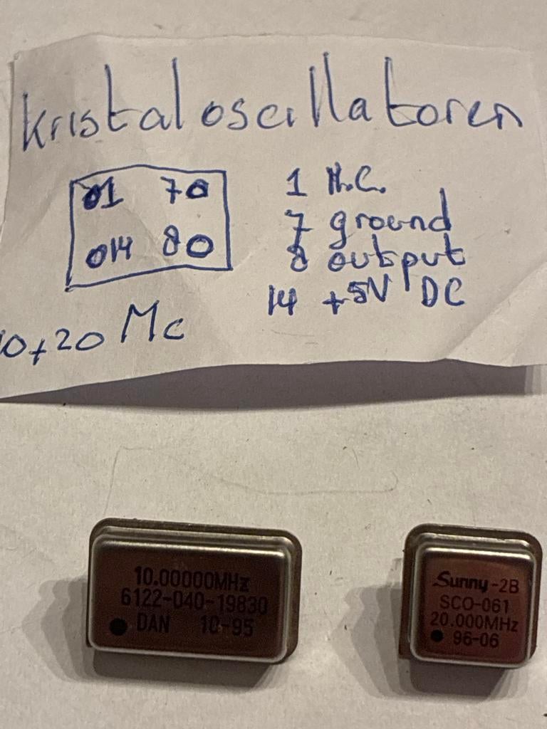 Kristaloscillatoren 10.000MHz en 20.000MHz, Ophalen of Verzenden, Gebruikt