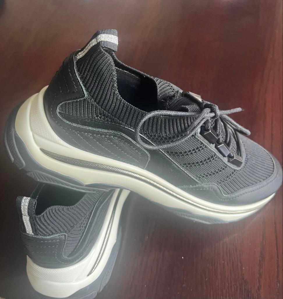 Lola Cruz sneakers, Kleding | Dames, Schoenen, Zwart, Ophalen of Verzenden, Sneakers of Gympen, Zo goed als nieuw