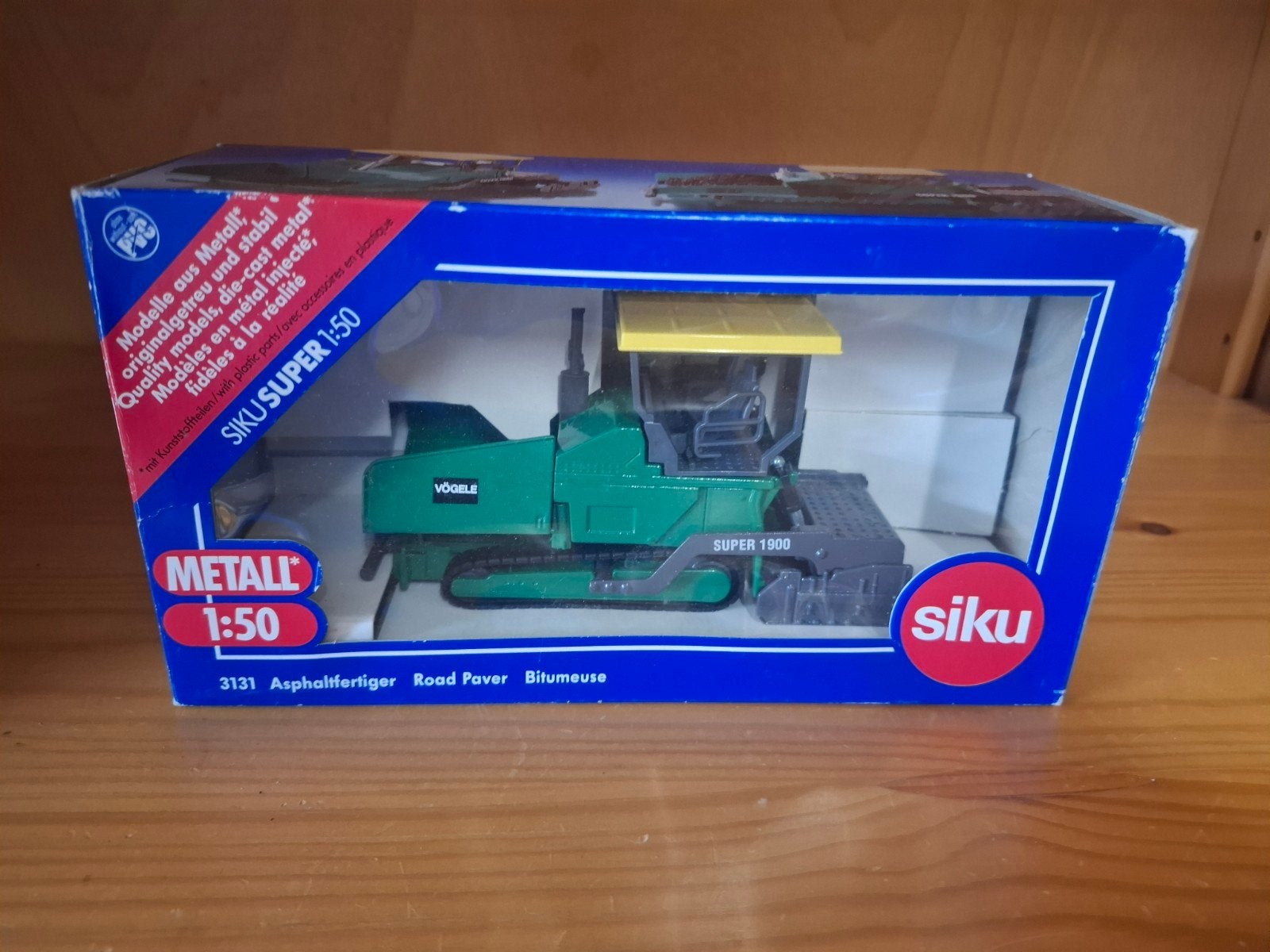Siku Vögele Super 1900 Asfaltmachine 1:50 - Nieuw in doos, Hobby en Vrije tijd, Modelauto's | 1:50, Ophalen of Verzenden