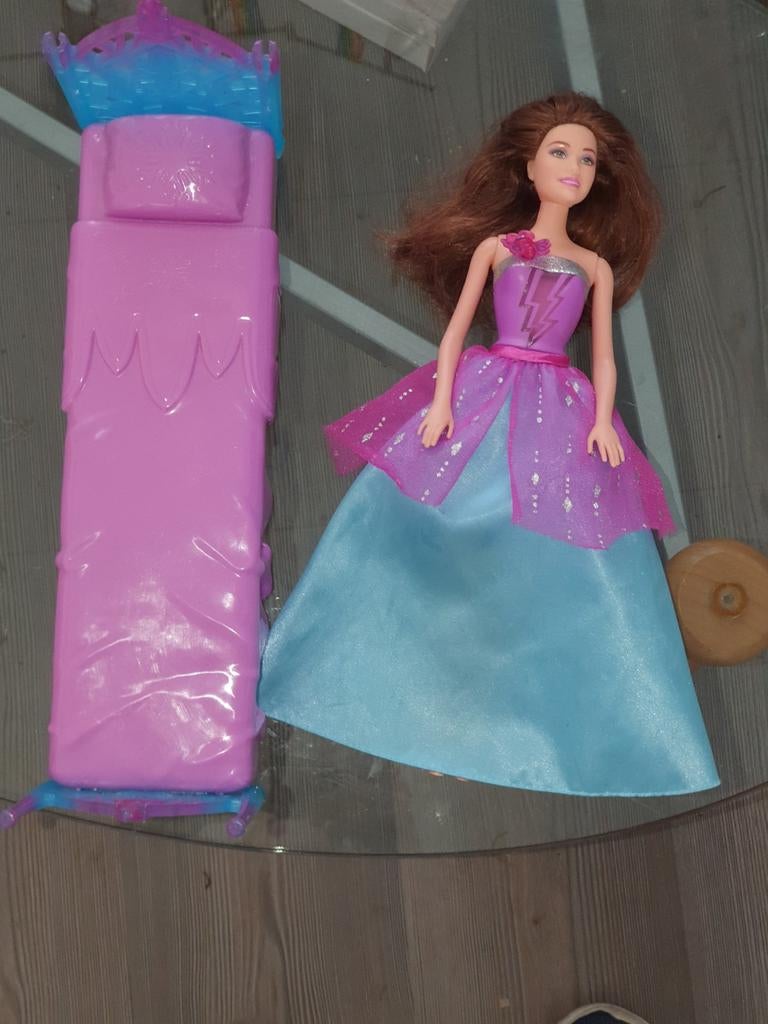 Barbie en bed mechanisme doet het niet, Ophalen of Verzenden, Gebruikt, Pop