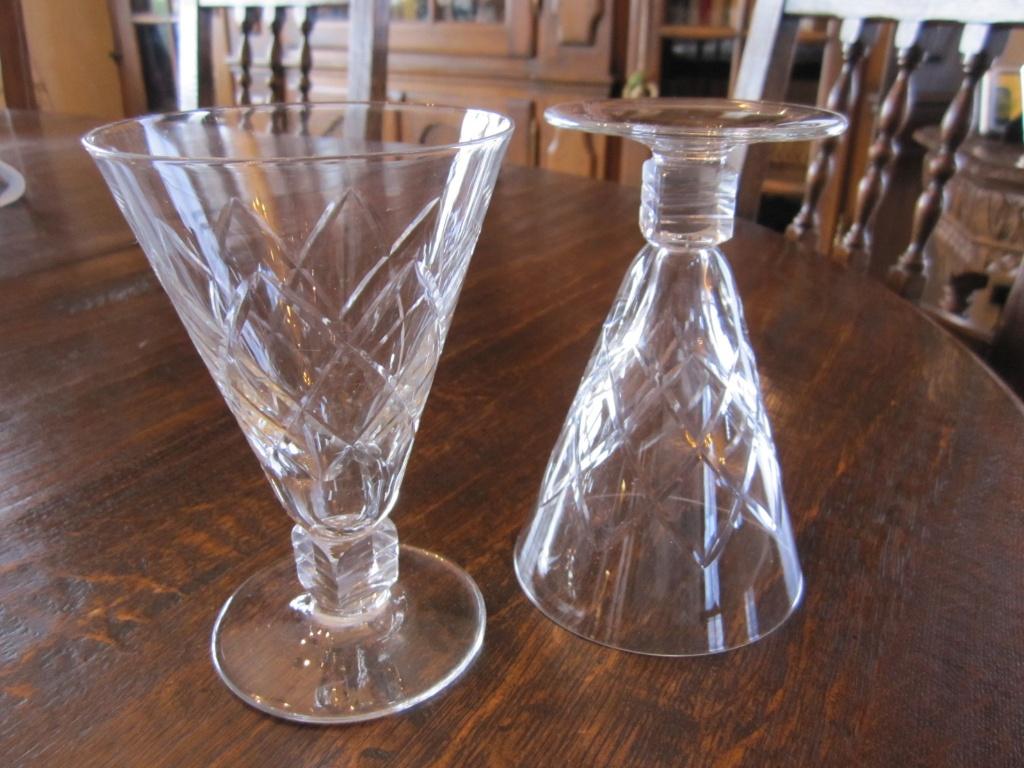 Drie verrerie Doyen rode wijnglazen - uraniumglas, Antiek en Kunst, Antiek | Glas en Kristal, Verzenden