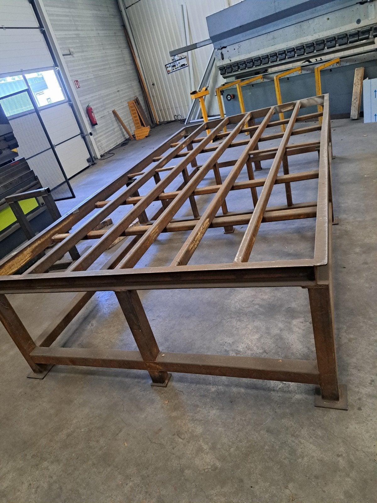 Robuuste tafel staal, Ophalen