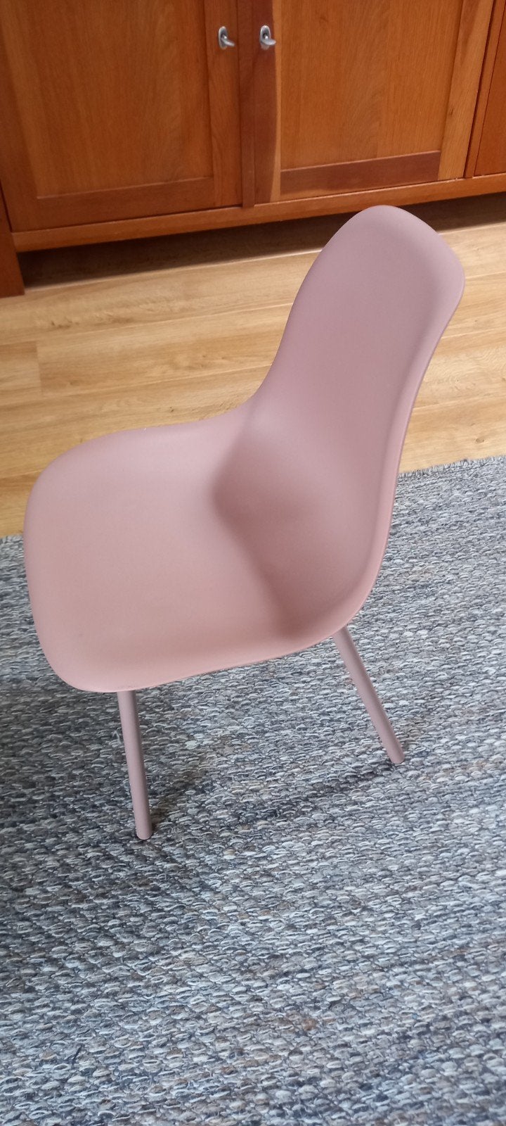 Mooi oud roze kinderstoeltje., Ophalen