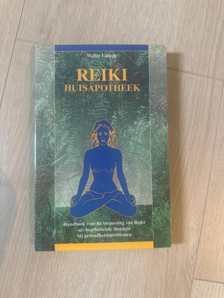 Reiki Huisapotheek - Handboek voor toepassing van Reiki, Ophalen of Verzenden, Zo goed als nieuw, Spiritualiteit algemeen, Instructieboek