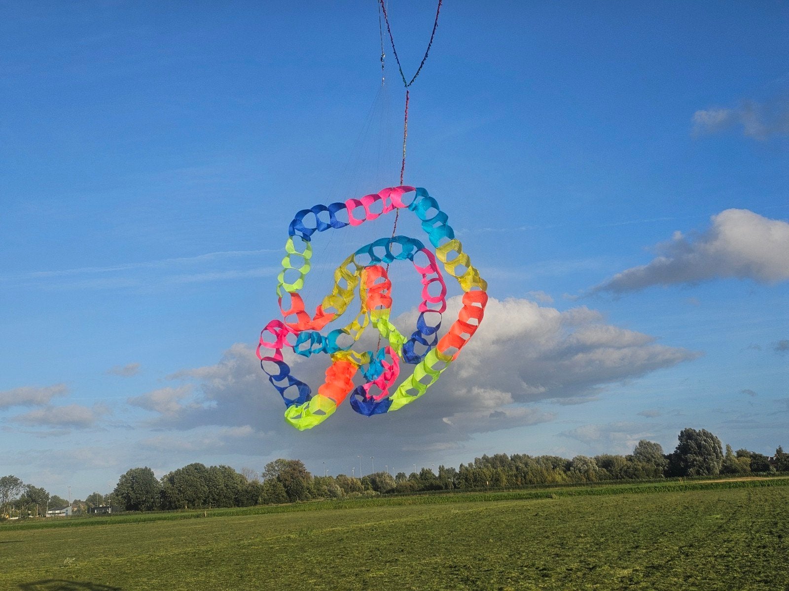 Kleurrijke Slang Vlieger - 3 tot 4 Meter Lang, Onbekend, Ophalen of Verzenden, Zo goed als nieuw, Eenlijns