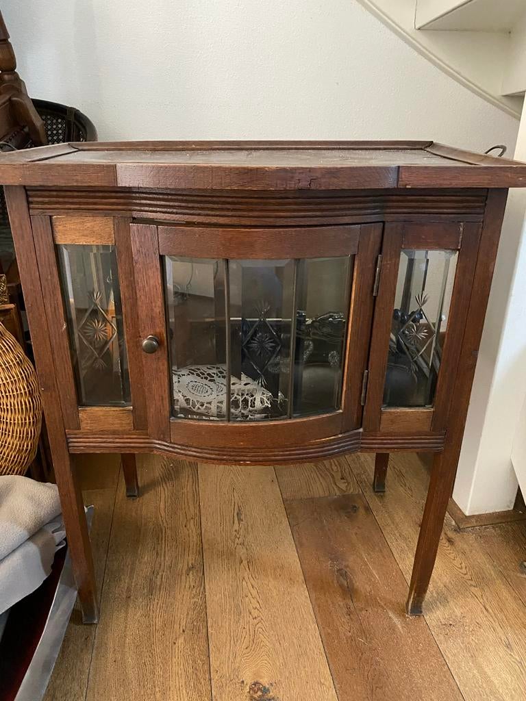 Vintage houten kastje met glazen deuren, Ophalen, Gebruikt