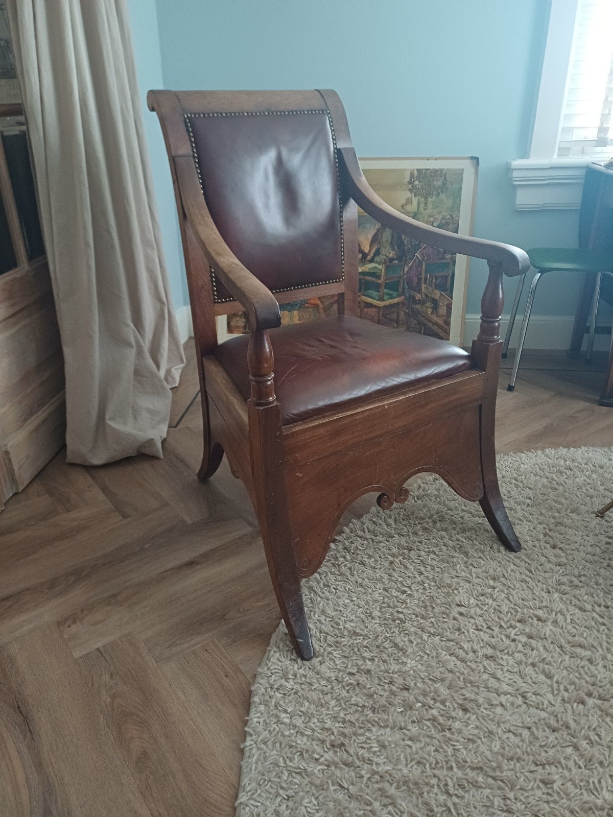 Antieke houten fauteuil met lederen bekleding, Ophalen