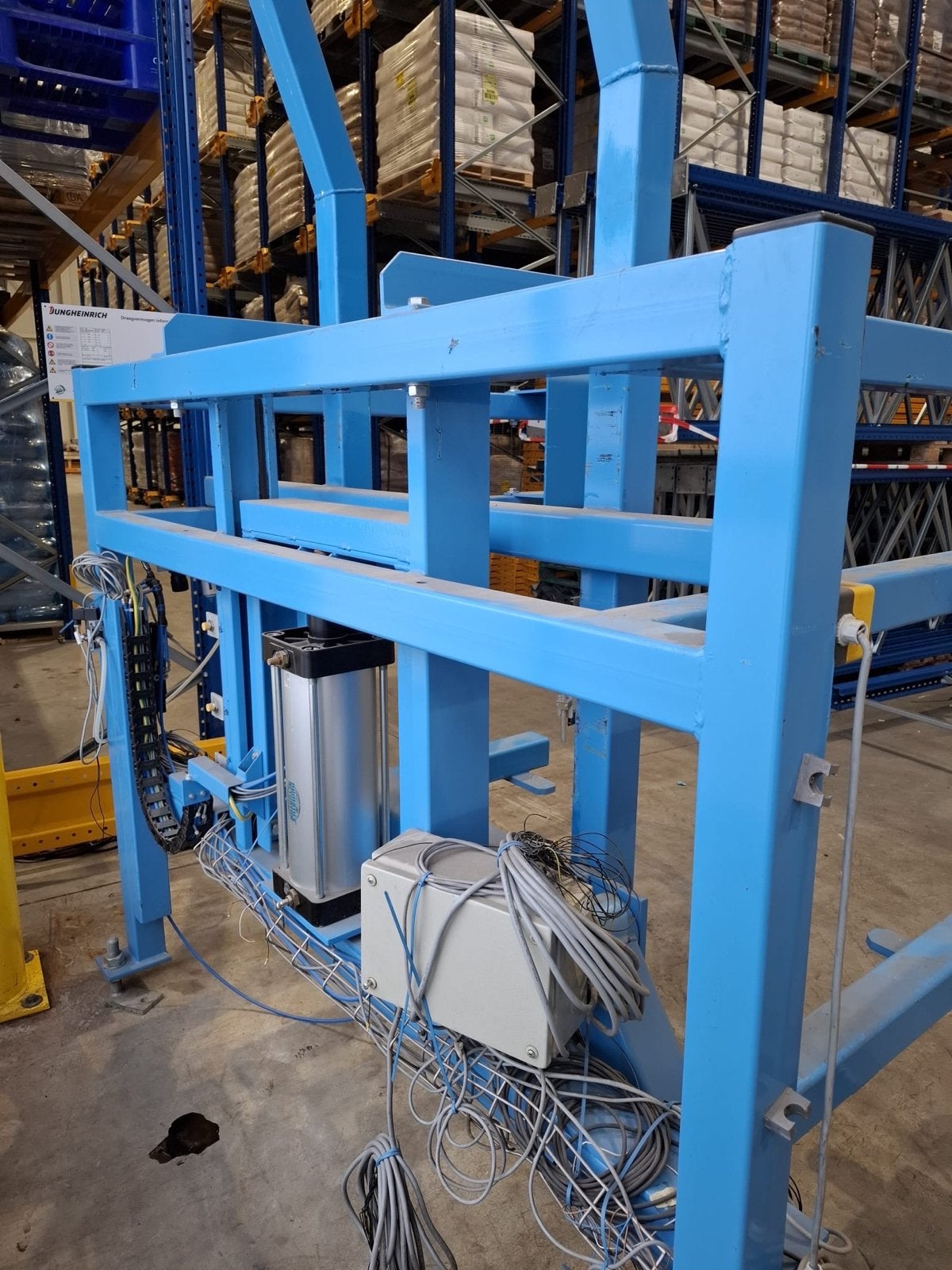 Pallet onstapelaar, Ophalen