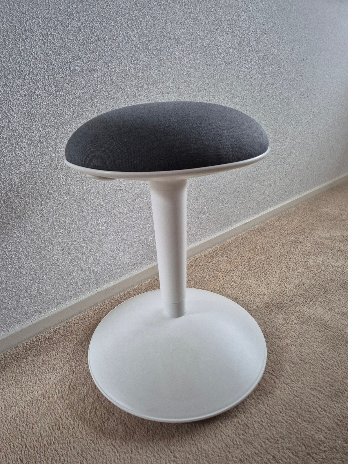 Actieve kruk / Zit-sta kruk - Grijs/Wit ikea, Ophalen, Stof, Gebruikt, Modern, Ergonomisch
