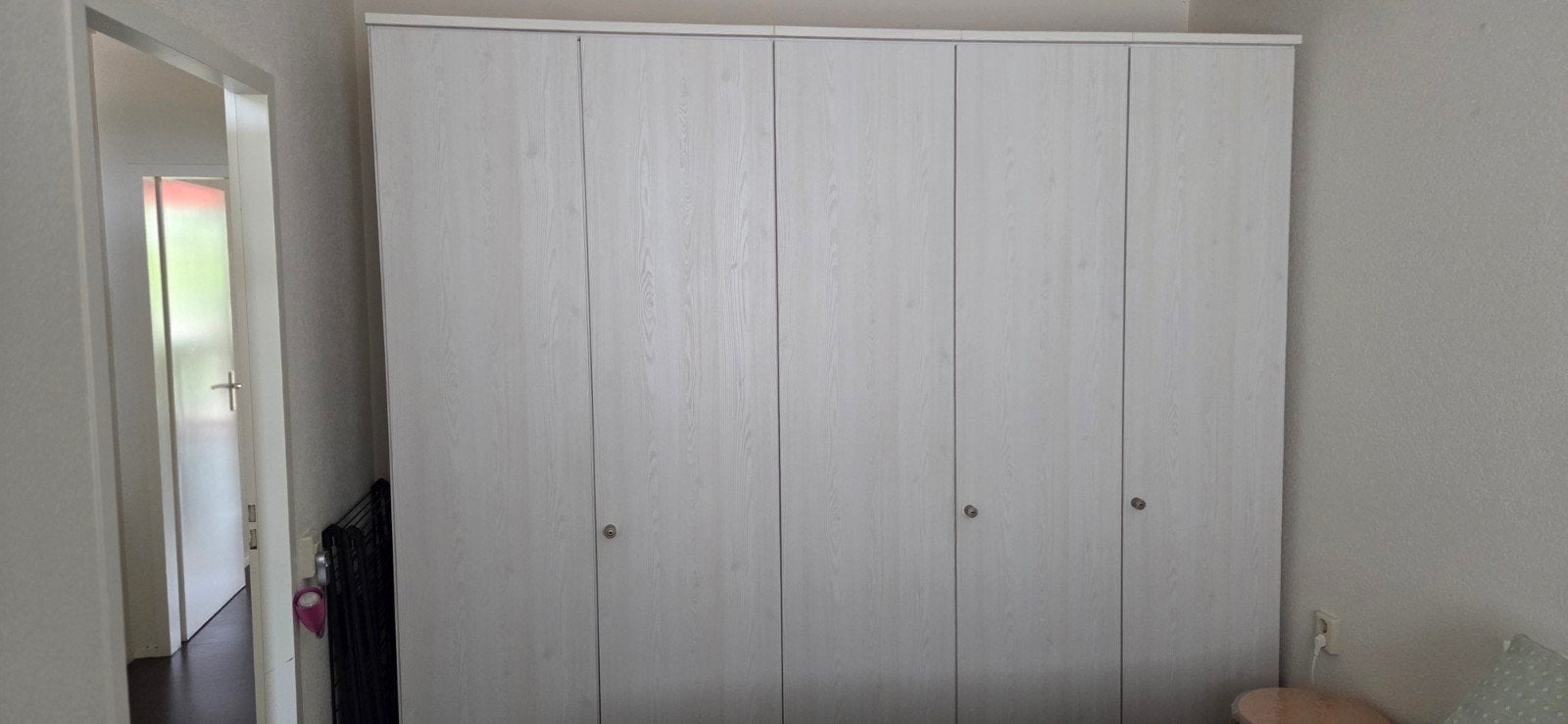 Nagenoeg nieuwe 5 deurs linnenkast. Lichte kleur., Huis en Inrichting, Kasten | Kledingkasten, Ophalen, 200 cm of meer, 150 tot 200 cm
