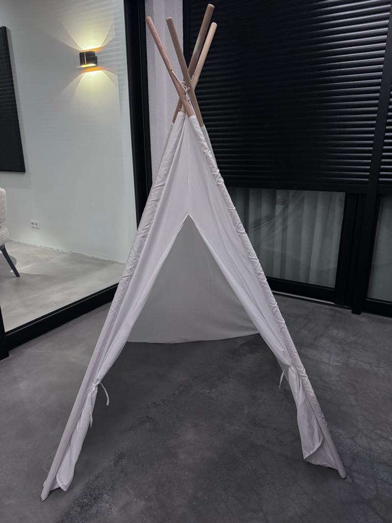 Witte kinder tipi tent met houten stokken, Ophalen, Zo goed als nieuw
