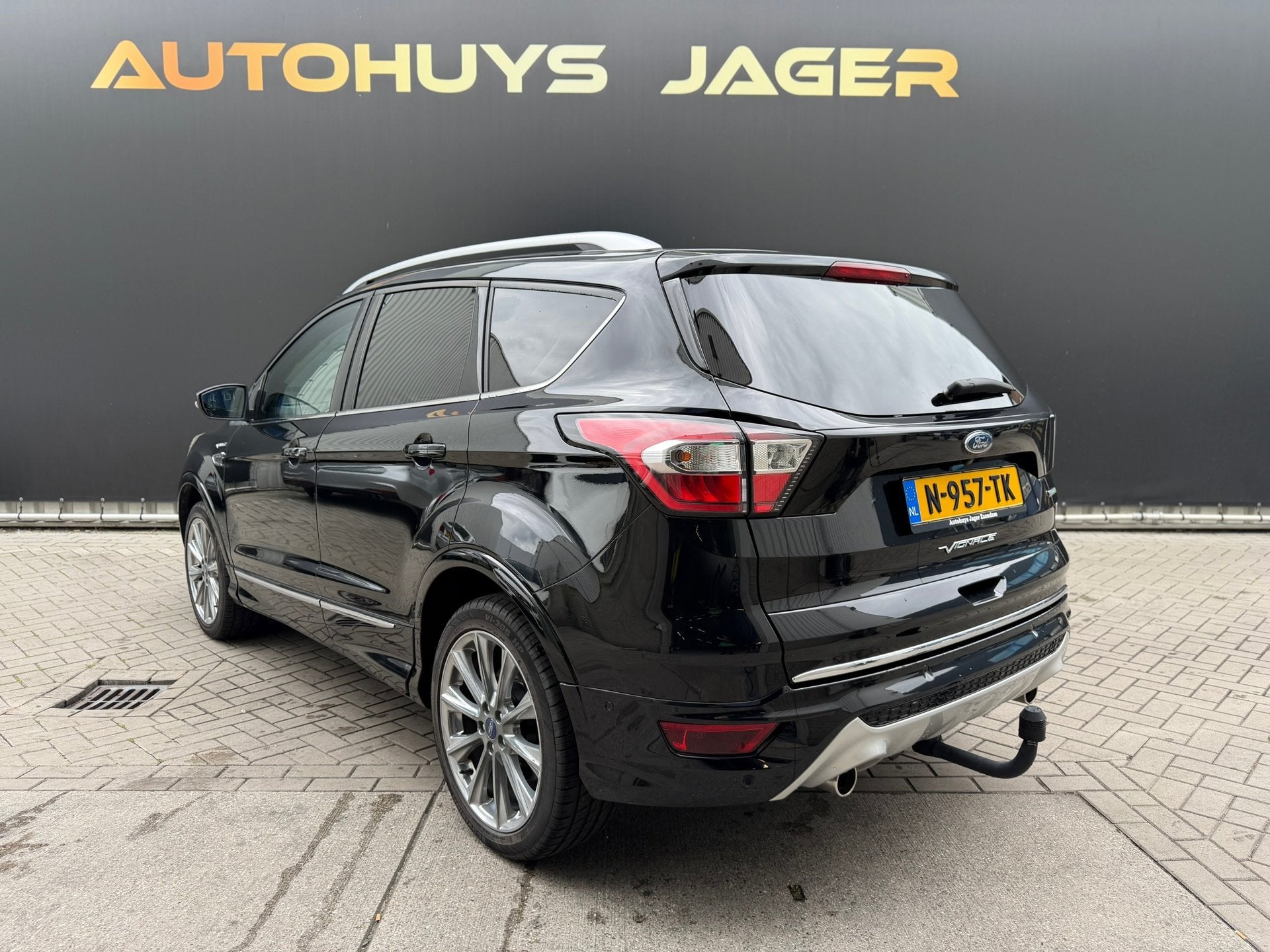 Ford Kuga 1.5 EcoBoost Vignale Pano Leder Camera Carplay, Auto's, Voorwielaandrijving, 4 cilinders, Zwart, Bedrijf