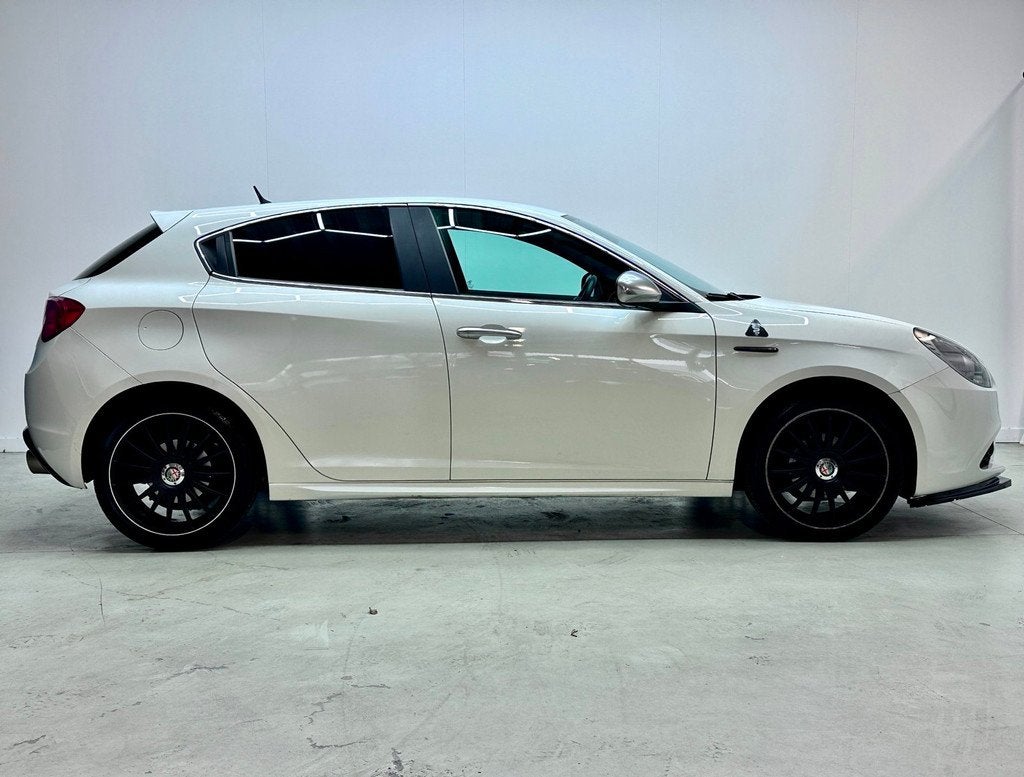 Alfa Romeo GIULIETTA Turbo Leer/Alcantara / Stoelverw / Dubb, Voorwielaandrijving, Euro 5, Gebruikt, Alcantara