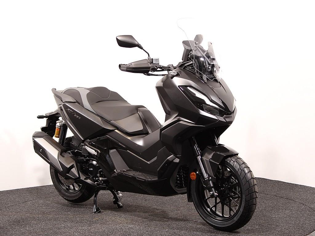 Honda ADV350 A, Bedrijf, Scooter