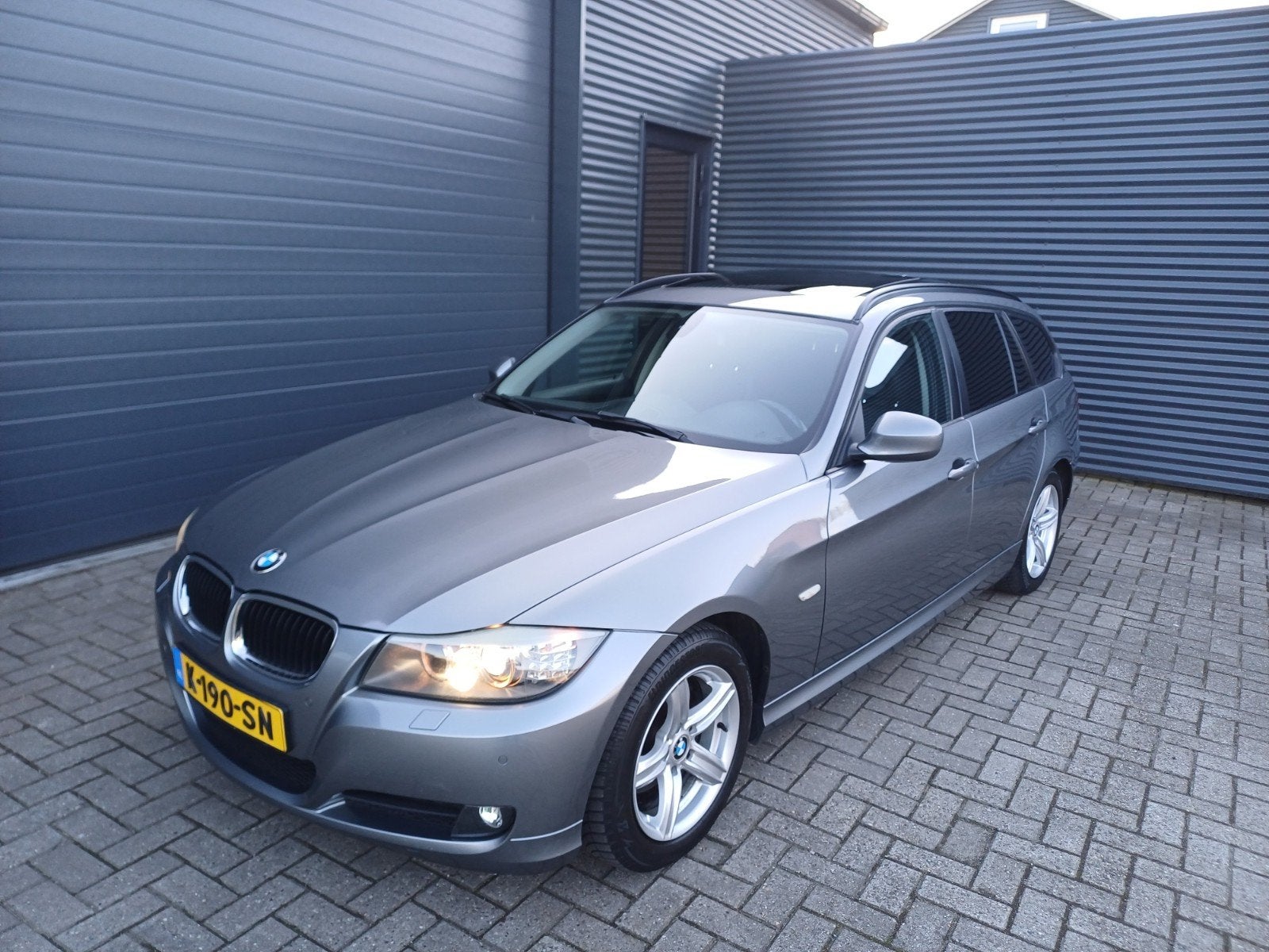 BMW 3-Serie 318i 143pk Aut. 2010 Grijs, Auto's, Automaat, 1995 cc, 1435 kg, 3-Serie