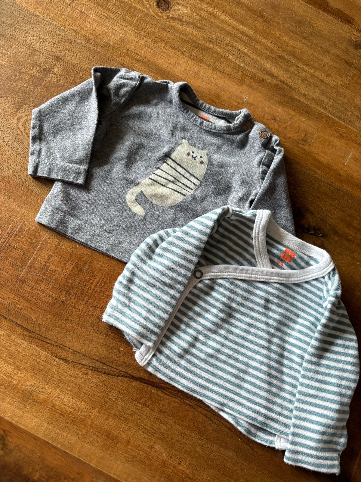 Hema baby shirtjes maat 44 - Kat en streepjes, Ophalen of Verzenden, Zo goed als nieuw, Jongetje of Meisje, Shirtje of Longsleeve