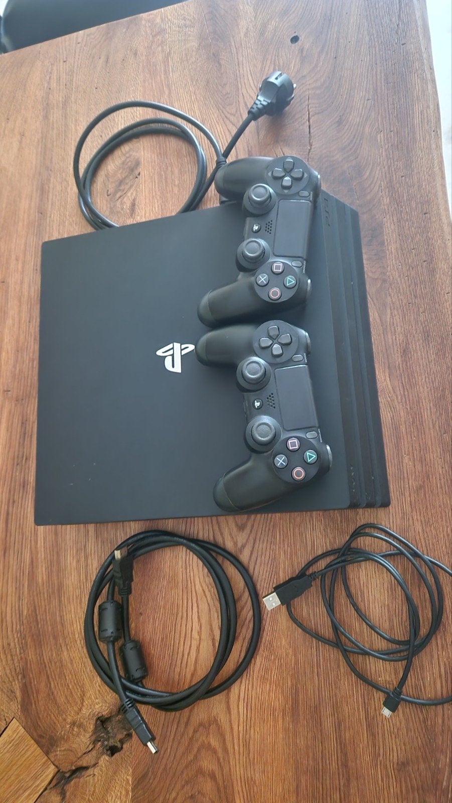 PlayStation 4 Pro 1TB met 2 controllers (CUH-7016B), Spelcomputers en Games, Met 2 controllers, Ophalen of Verzenden, Zo goed als nieuw