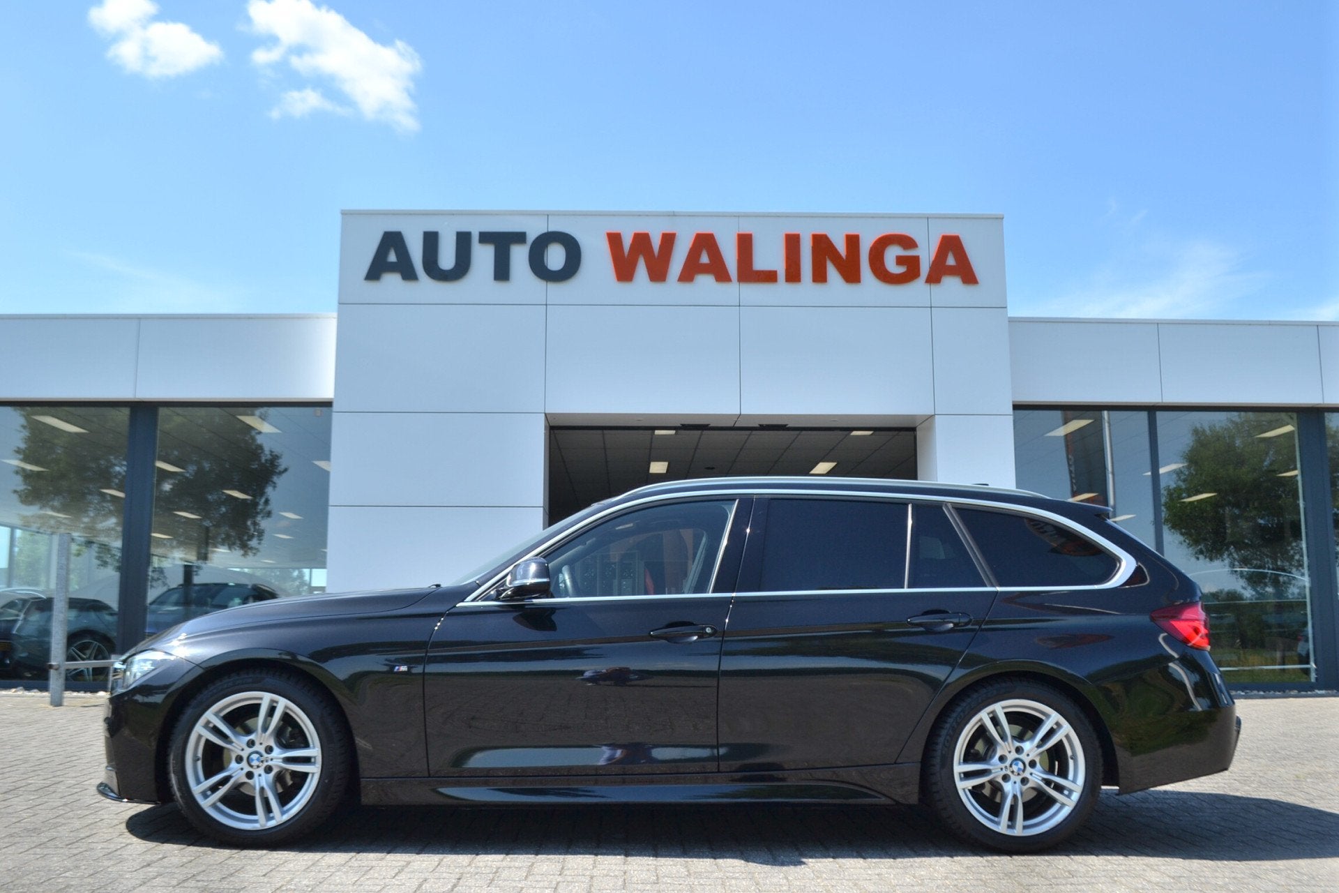 BMW 3 Serie Touring 318i M Sport Leer | Navigatie | Trekhaak, Automaat, Gebruikt, Euro 6, 1465 kg
