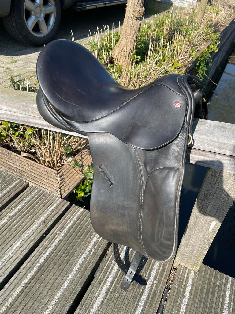 Dressuur zadel Euroriding diamant 16inch, Dieren en Toebehoren, Paarden en Pony's | Zadels, Gebruikt, Dressuur, Ophalen