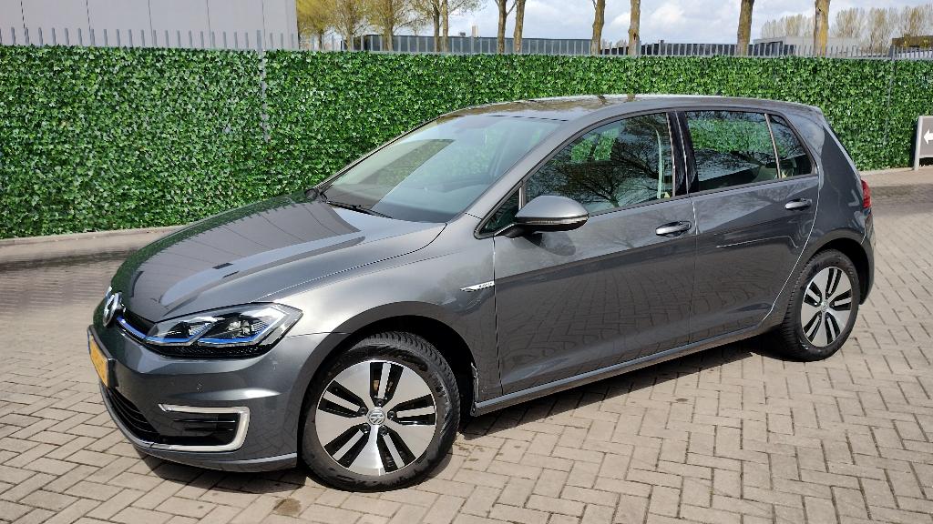 Volkswagen E-golf 136pk 5D Aut. 2019 Grijs metalic., Auto's, Volkswagen, Particulier, Golf, Adaptive Cruise Control, Android Auto