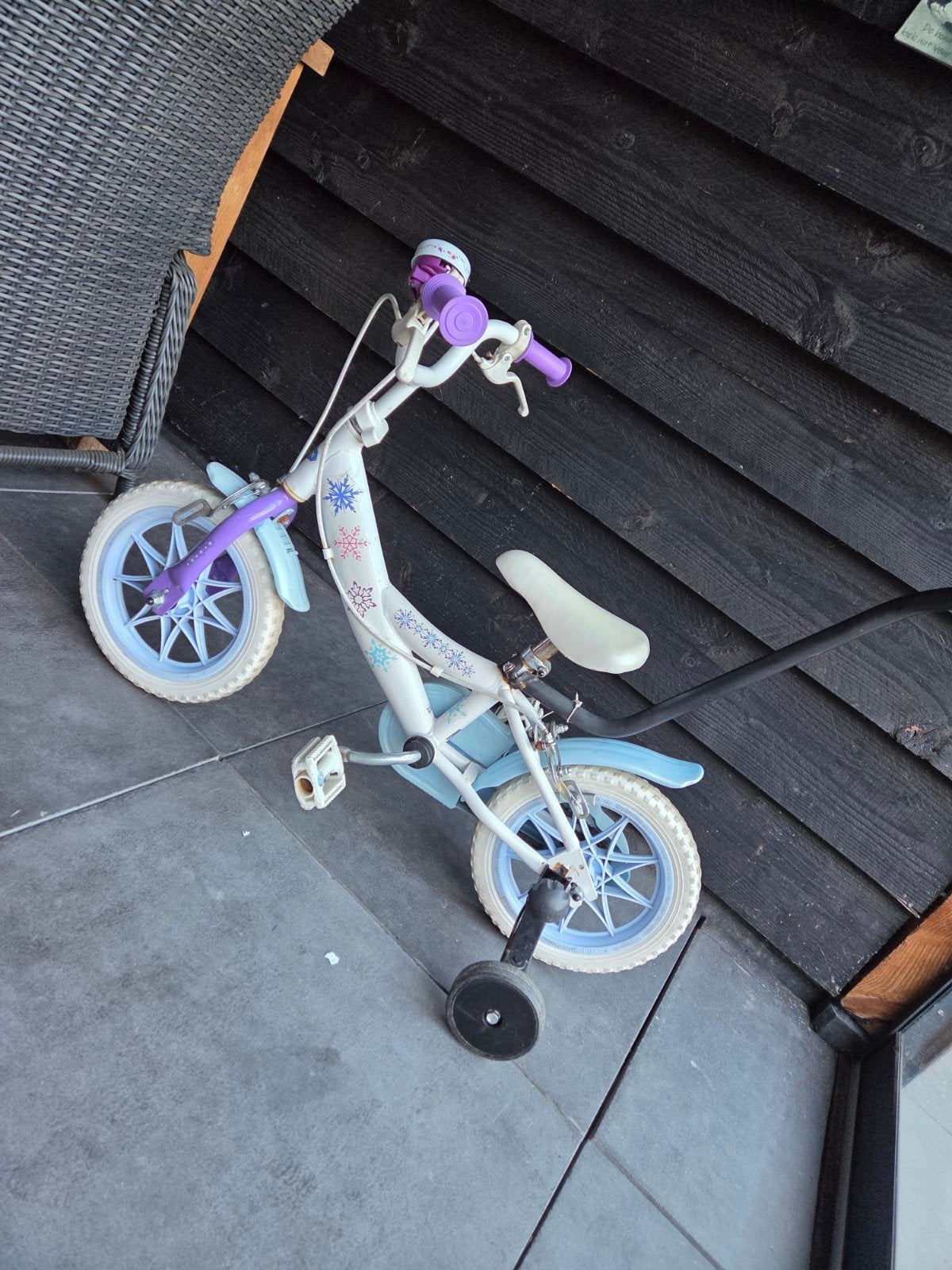 10 inch kinderfiets Frozen - met duwstang, Fietsen en Brommers, Ophalen, Terugtraprem, Zijwieltjes, Gebruikt