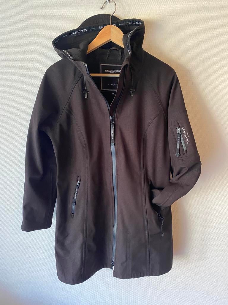 Softshell regenjas Ilse Jacobsen. Maat 38. Zwart, Ophalen of Verzenden, Maat 38/40 (M), Zwart
