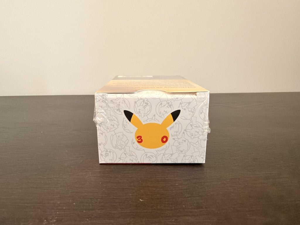 Foto 10 van Pokémon 30th Anniversary Booster Bundle – Sealed