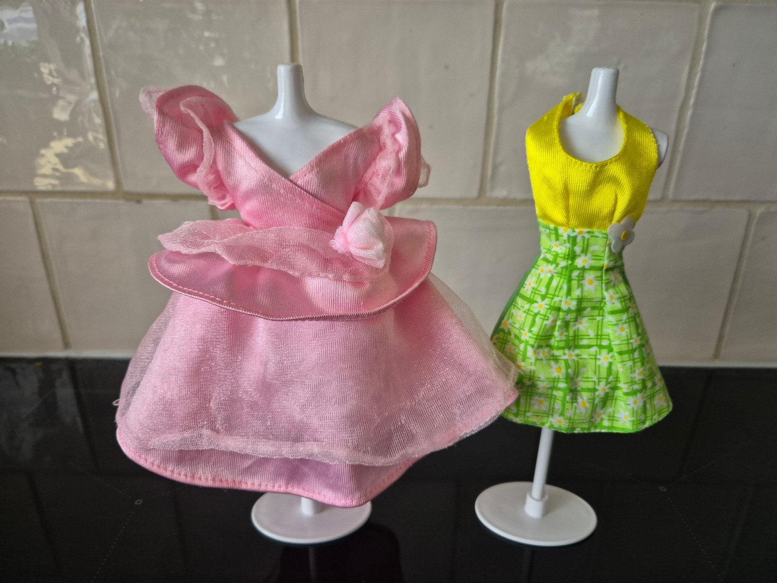 2 barbie jurkjes, Ophalen of Verzenden
