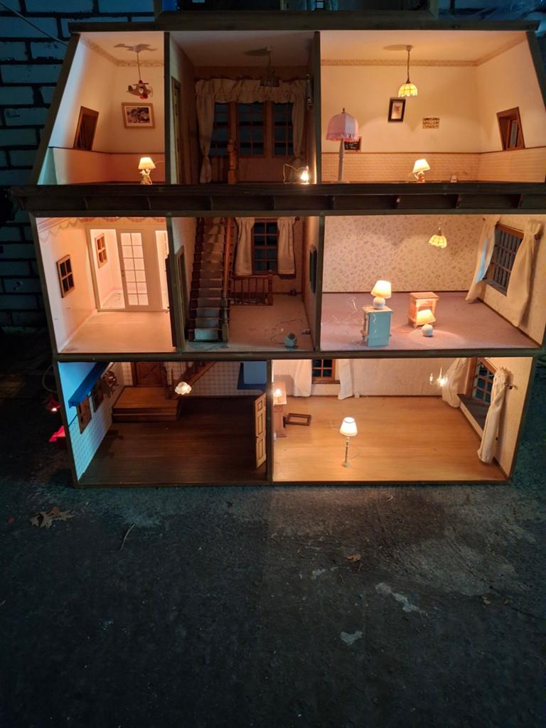Grote houten poppenhuis, Verzamelen, Poppenhuizen en Toebehoren, Gebruikt, Poppenhuis, Ophalen